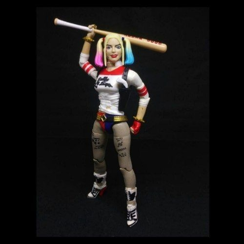 Boneca Arlequina Action Figure Harley Quinn.