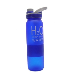 Garrafa Squeeze Tubo Gelo Resfriamento Azul Trava Alça Academia 700ml é boa?