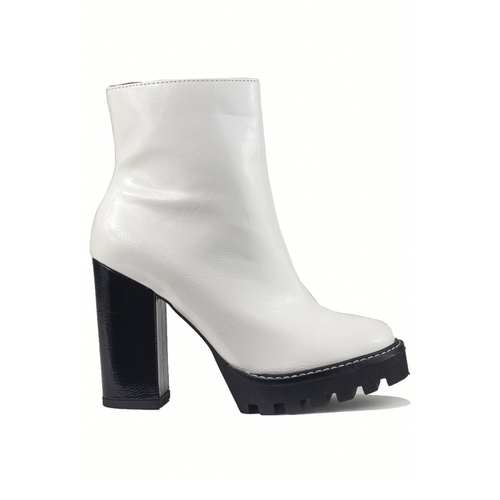 bota de verniz branca