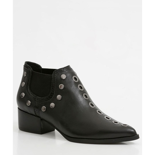 bota cano curto com tachas