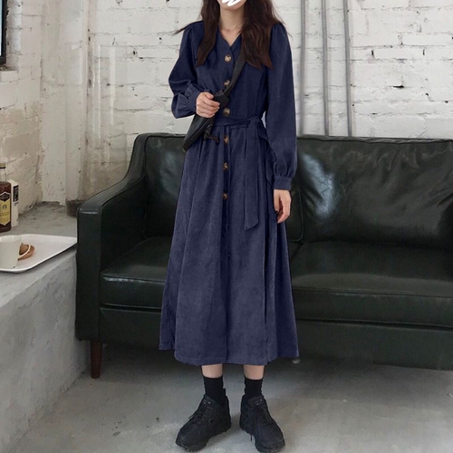 vestido com blusa de manga comprida por baixo