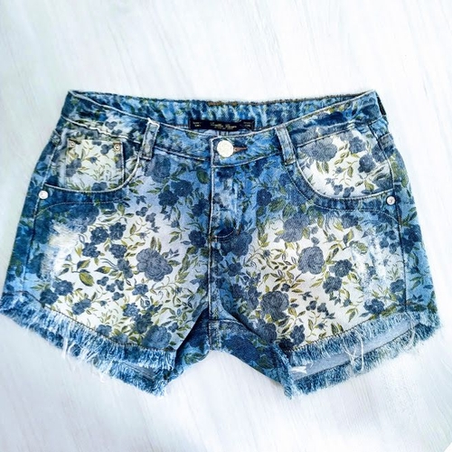 short jeans estampado feminino