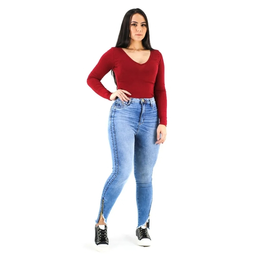 calça jeans com ziper na barra