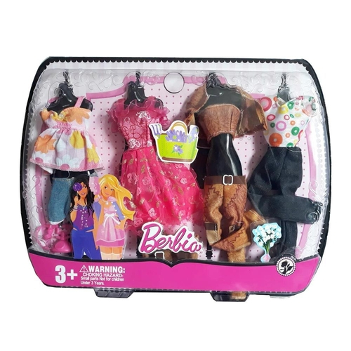 Kit C/ 4 Conjuntos De Roupinhas Para Bonecas Barbie E Outras em Promoção na  Americanas