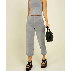 Calça Feminina Capri Listrada Menor preço em Calça Feminina Capri Listrada