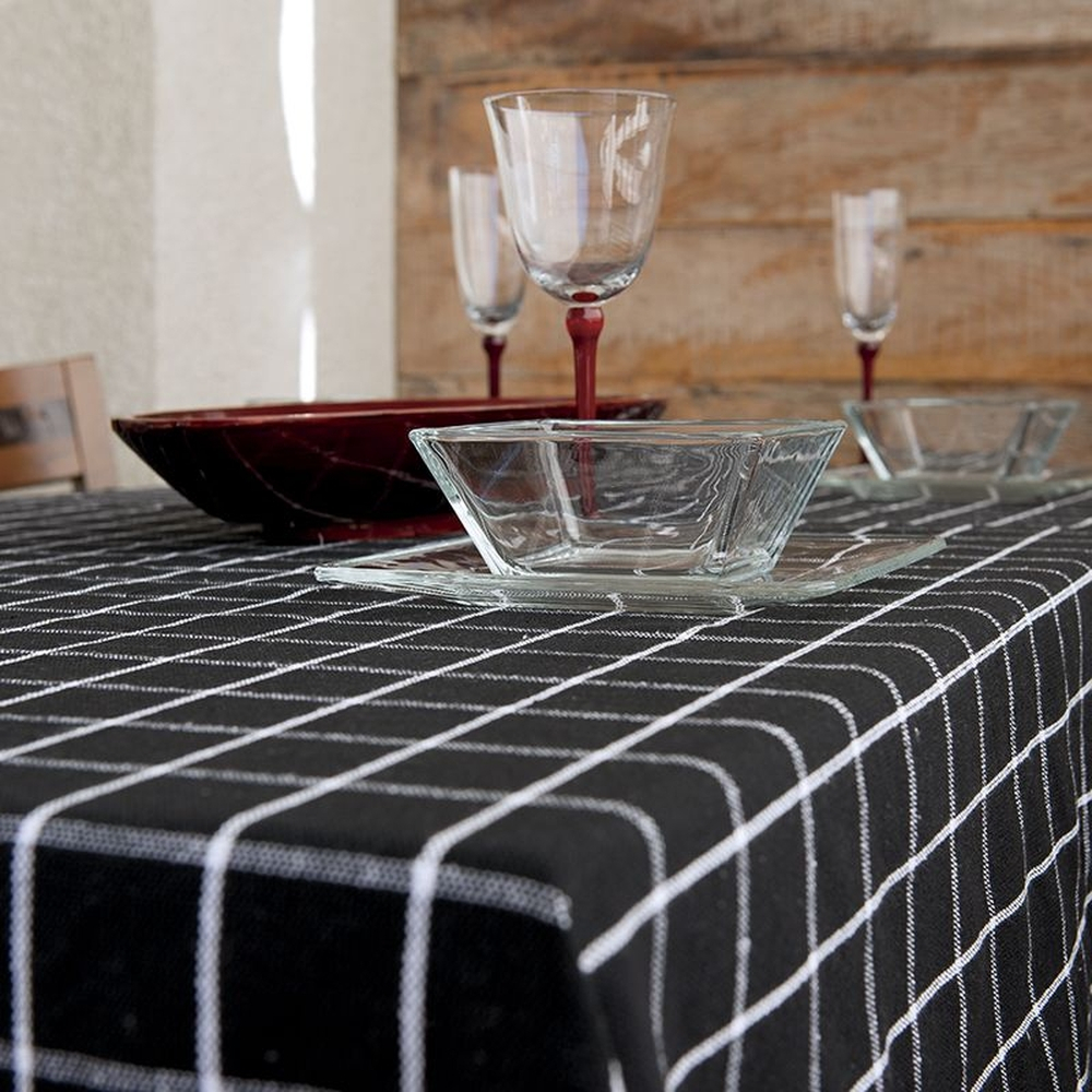 toalha-de-mesa-black-white-quadriculada-de-1-50-x-2-20-m-em-promo-o