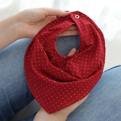 Babador Bandana Impermeável com Regulagem Tricoline e Malha Poá Bordô e Dourado Menor preço em Babador Bandana Impermeável com Regulagem Tricoline e Malha Poá Bordô e Dourado