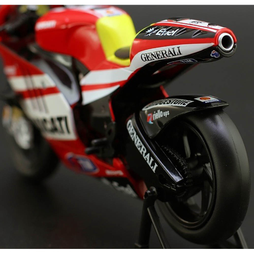 Ducati Desmosedici GP11 Valentino Rossi 46 Moto gp 2011 1:12 Ducati Desmosedici GP11 Valentino Rossi 46 Moto gp 2011 1:12