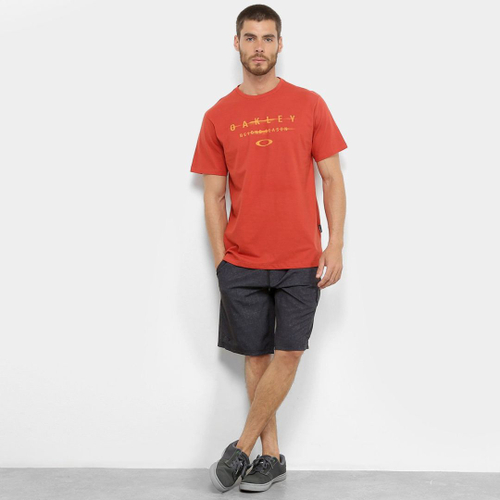 Camiseta Oakley Manifesto Masculina - Vermelho em Promoção na Americanas