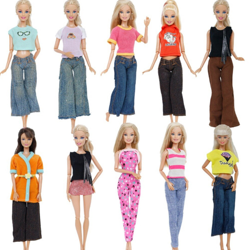 Kit com 5 Conjuntos De Roupas Para Bonecas Barbie - Não Repete em Promoção  na Americanas