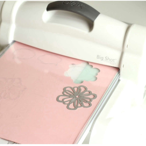 Máquina de Corte e Relevo Sizzix Big Shot Plus Starter Kit White & Gray -  660341 em Promoção na Americanas