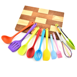 Utensílio de cozinha de silicone conjunto 10 pcs resistente ao calor antiaderente colher espátula concha ferramentas de cozinha louça é boa?