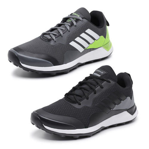 dois pares de tenis adidas