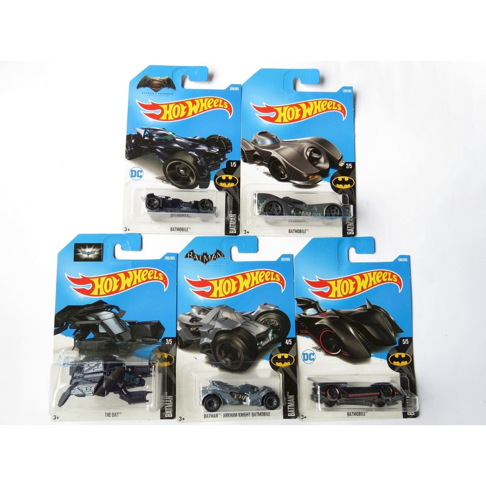 Carrinho Hot Wheels Batman The Dark Knight Batmobile Branco em Promoção na  Americanas