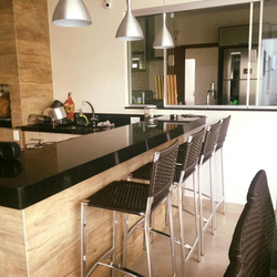 Menor preço em Banqueta Alta Com Encosto Aluminio E Vime Fibra Sintetica