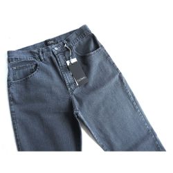 Calça Jeans Masculina Pierre Cardin Tradicional com Stretch Cinza Menor preço em Calça Jeans Masculina Pierre Cardin Tradicional com Stretch Cinza