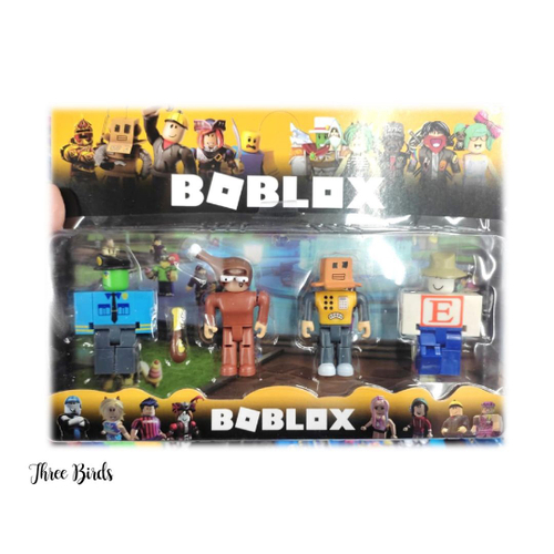 Kit roblox 4 personagens mais acessorios. em Promoção na Americanas