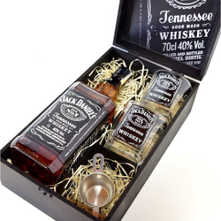 Kit Premium Whisky Jack Daniels 1l com Caixa + 2 Copos + Dosador Menor preço em Kit Premium Whisky Jack Daniels 1l com Caixa + 2 Copos + Dosador