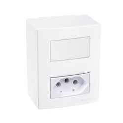 Caixa sobrepor interruptor simples + tomada linha sleek é boa?
