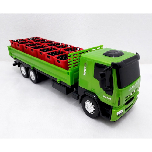 Caminhão de brinquedo Iveco Tector arqueado, tudo bem simples. 