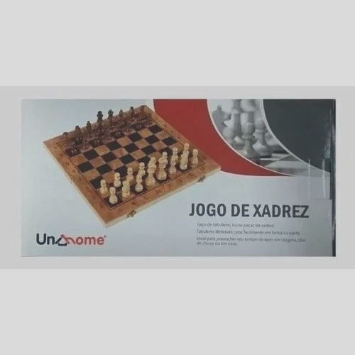 Amigos De Xadrez E Jogos De Tabuleiro Em Mesa De Madeira Para