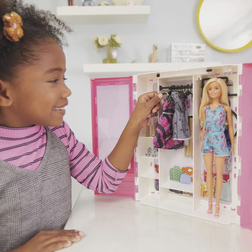 Boneca Barbie Com Cenário E Guarda Roupa De Luxo - Mattel no Shoptime