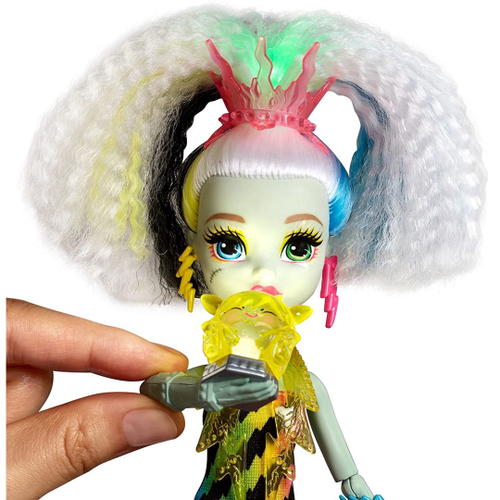 Boneca Monster High luxo Frankie Stein Pet Magico Ed 2023 em Promoção na  Americanas