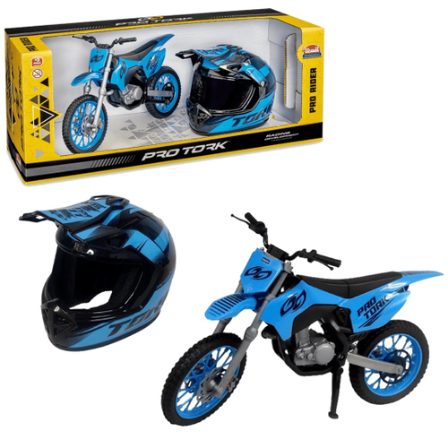 Motocross infantil. Uma mini moto, um capacete e muita diversão