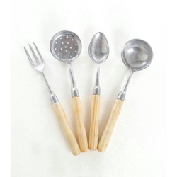 Menor preço em Jogo De Talheres Concha Escumadeira Garfo E Colher 4 Pcs