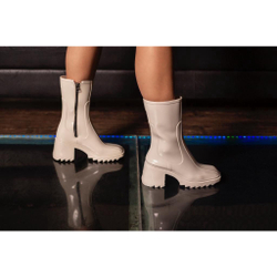 Menor preço em Bota Feminina Cano Alto Coturno Jhenny Galocha Impermeável Chuva