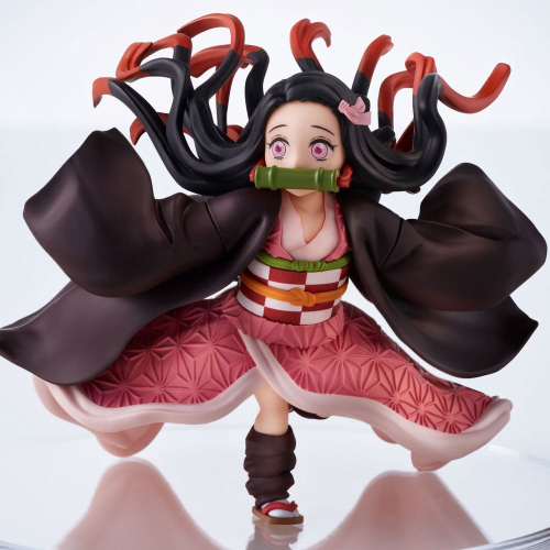 Boneca Colecionável Nezuko Kamado Demon Slayer Base Decorada