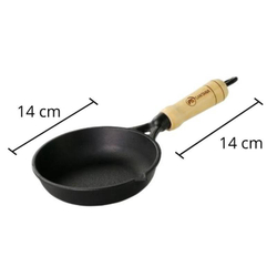 Frigideira Egg Pan Ferro Fundido Para Ovos Cabo Madeira 14Cm é boa?