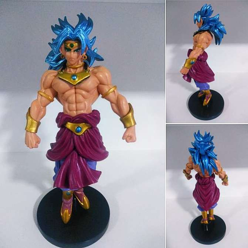 Boneco Dragon Ball Z Goku 20cm - Cabelo Azul em Promoção na Americanas