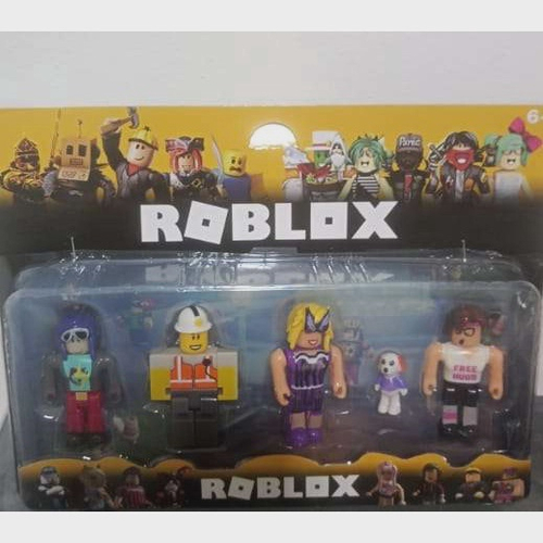 Kit roblox com 4 personagens.