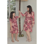 Roupa de Boneca Flores Contornadas - Mãe e Filha - Lille Butik - look tal  mãe tal filha, roupas para menina, feminino adulto, meninos, vestidos e  muito mais!