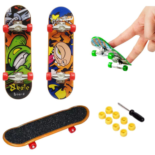 Cartela Com 2 Skatinhos De Dedo E Acessórios Skate Board