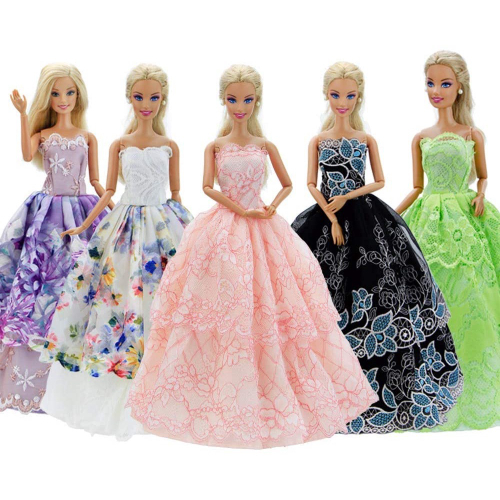 Costureira produz vestidos de prenda para as Barbies - Região