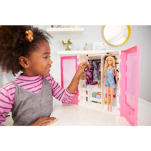 Boneca Barbie Com Cenário E Guarda Roupa De Luxo - Mattel em