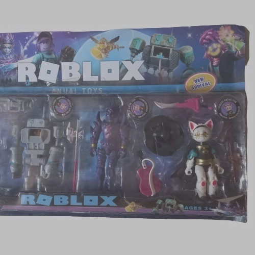 Kit roblox 4 personagens mais acessorios. em Promoção na Americanas