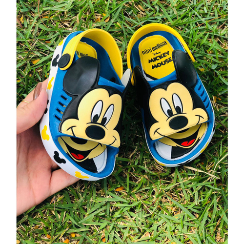 Sandalia crocs hot sale infantil mickey