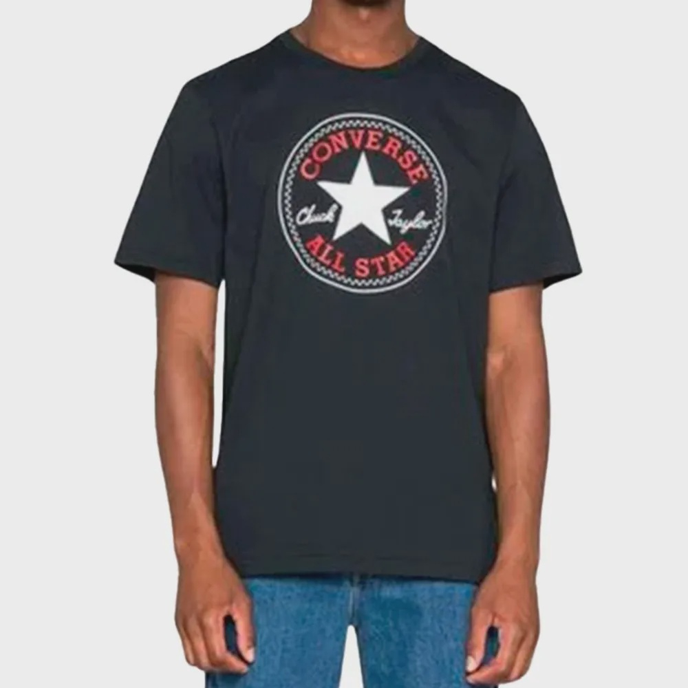 Camiseta branca  cheap jeans  converse vermelho