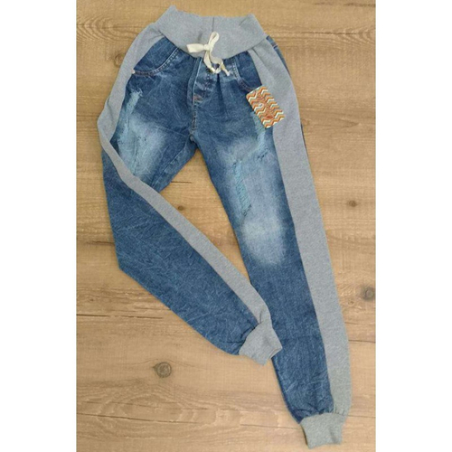 Calça jeans com store cos de moletom